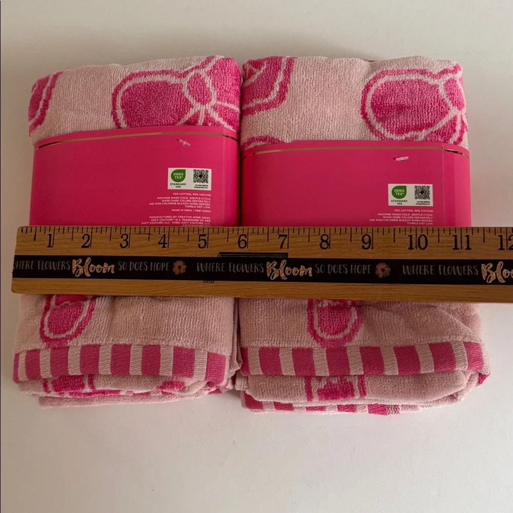Juicy Couture Pink GINGERBREAD AND BOWS Hand Towels NWT SET OF TWO PINK GINGEY